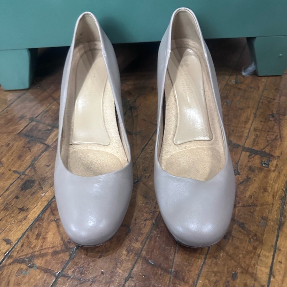 Naturalizer Beige Women's Heels